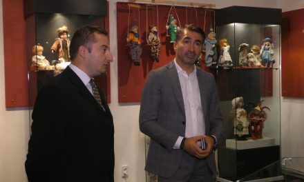 Presedintele Ionel Arsene a vizitat expozitia de papusi de portelen