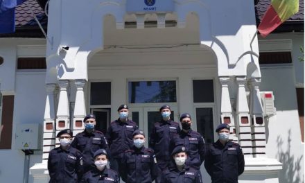 9 elevi jandarmi execută un stagiu de  practică la Jandarmeria Neamț